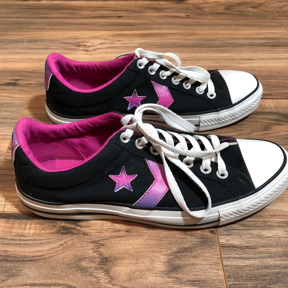 Converse Women's 10 Canvas Sneakers.  EUC!